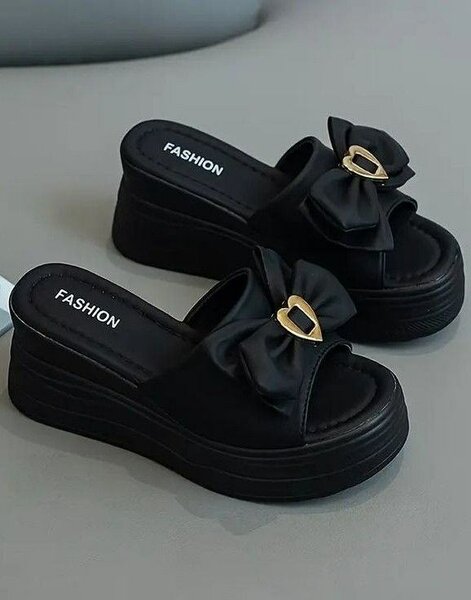 Sandales plates à nœud en satin noir