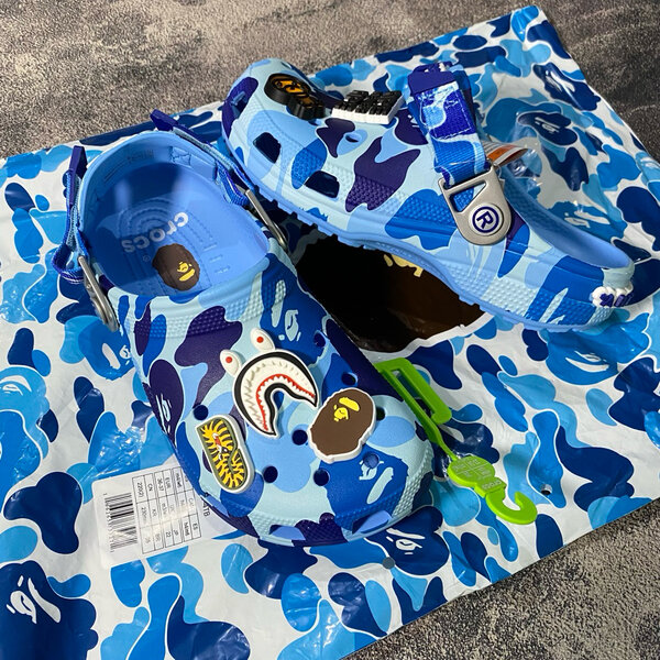 Crocs BAPE bleu
