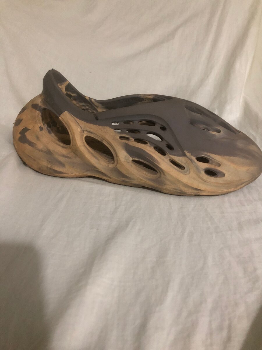 Sabots en mousse style futuriste