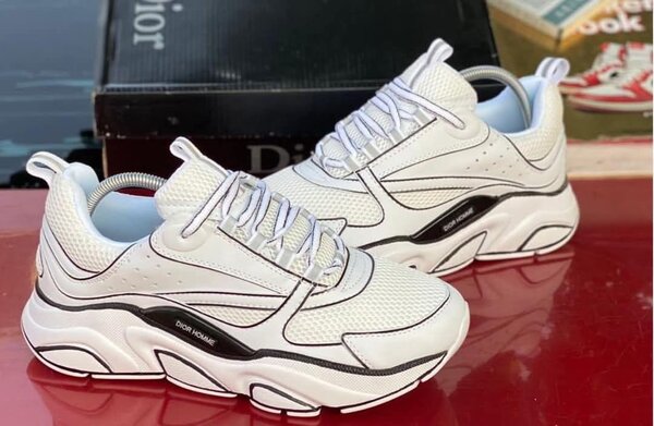 Baskets blanches modernes