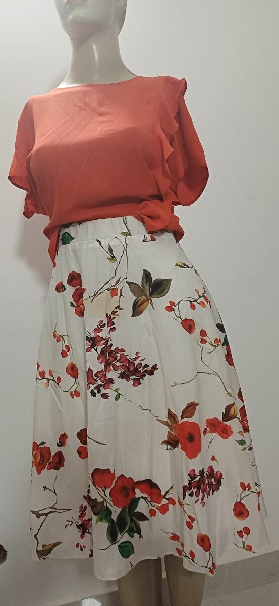 Ensemble jupe fleurie élégante