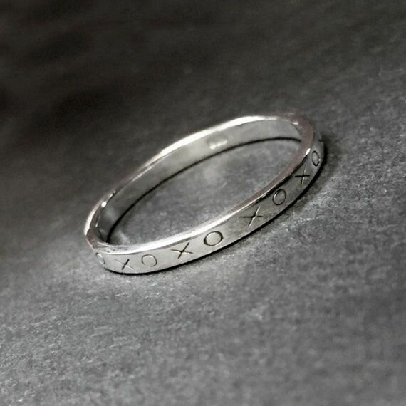 Bague en argent gravée XO