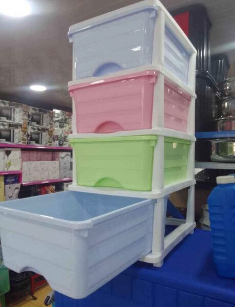 Tour de rangement en plastique