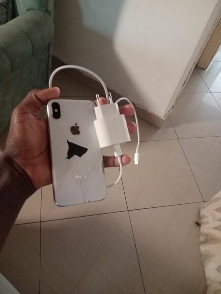 iPhone x  avec chargeur