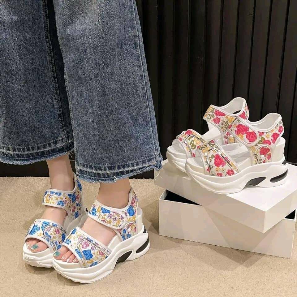 Sandales compensées tendance pour femmes