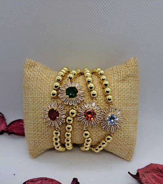 Bracelets dorés avec cristaux