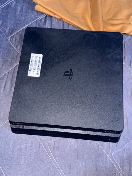 Console PS4 avec manettes