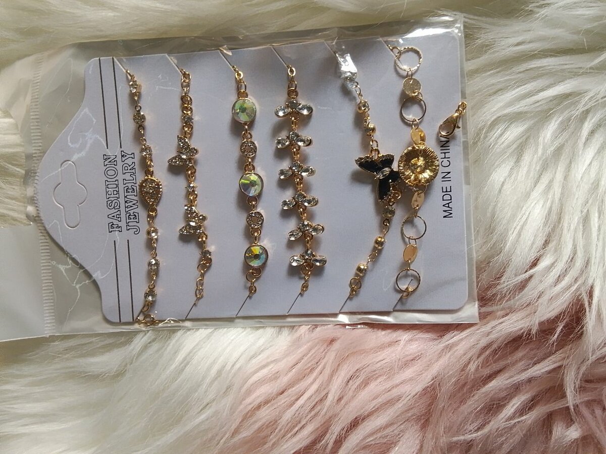 Ensemble de bracelets dorés