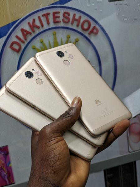 Huawei Y7