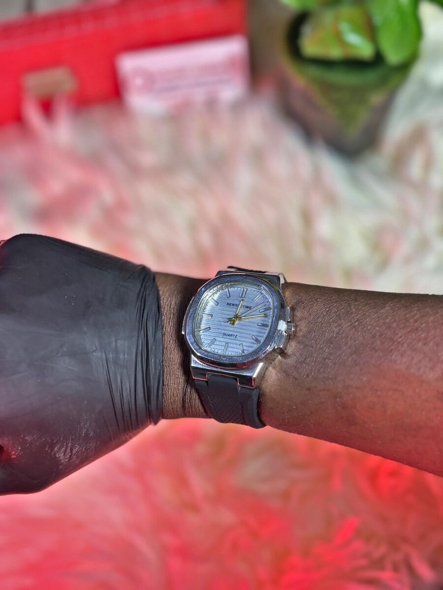 Montre Classique en Cuir Élégante