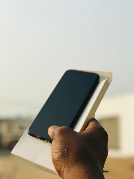 XR 64gig UK f/u faceid &True Tone intact comes with box