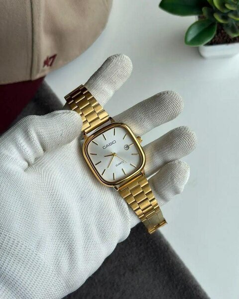 Montre Casio classique en acier