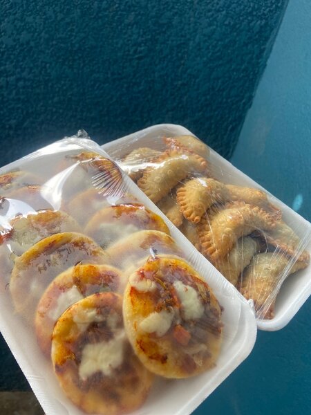Mini-pizzas et Empanadas