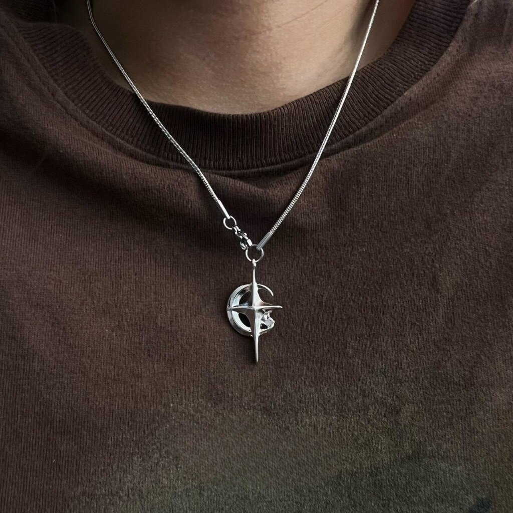 CHAÎNE EN CROISANT DE LUNE