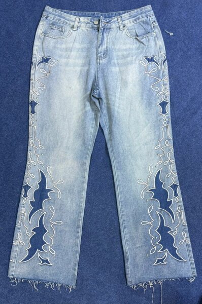 Jeans personnalisés avec motifs uniques