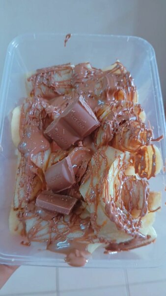 Crêpe en fleurs et plie normal