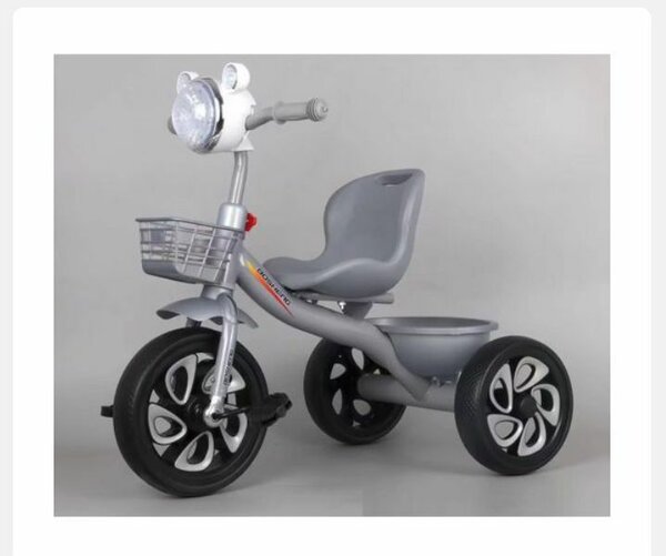 Tricycle enfant gris avec panier