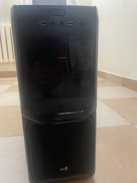 Продам корпус с кулерами и блоком питания