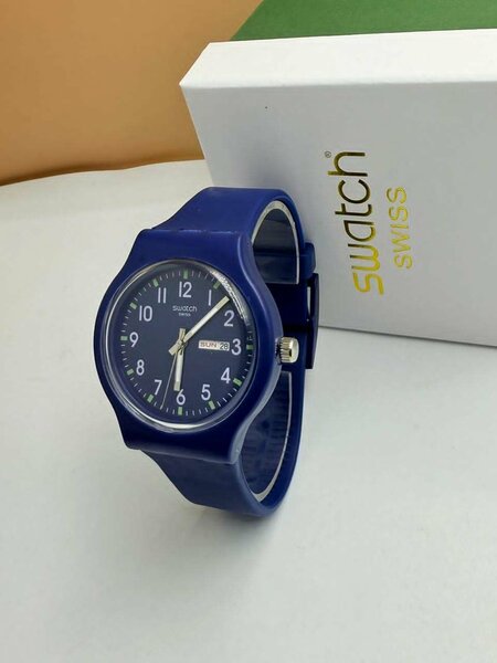Montre Swatch élégante noire