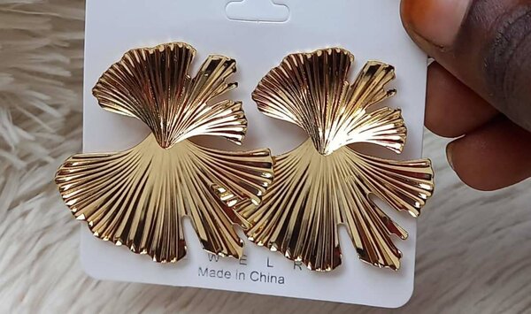 Boucles d'oreilles dorées chic