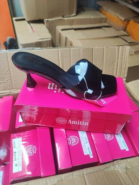 Mules à talon noir élégantes