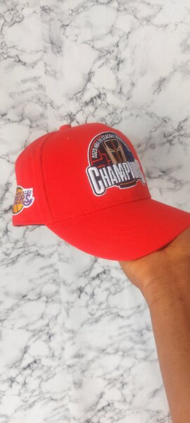 Casquette rouge "Champions"