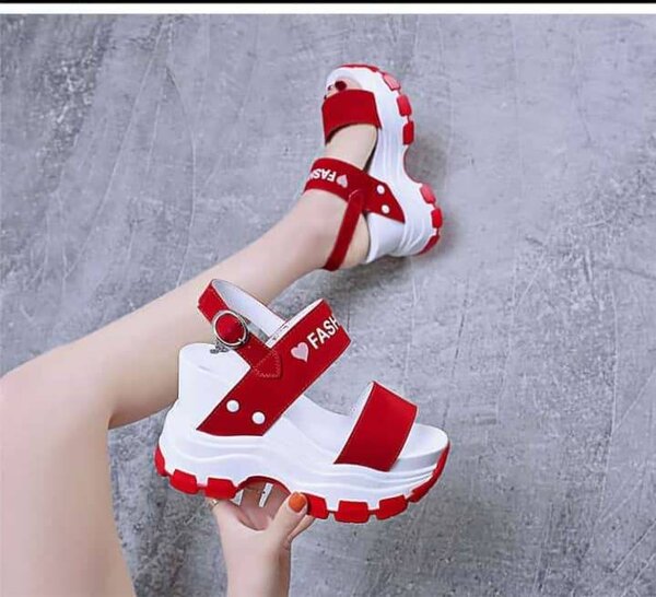 Sandales compensées tendance pour femmes