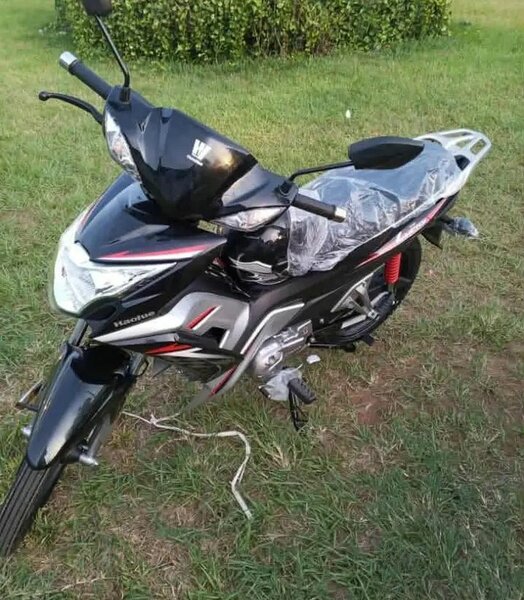 Moto Haojue noire et argent