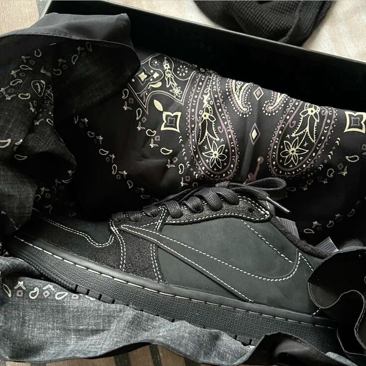 AIR JORDAN 1 - LOW OG TS '' TRAVIS SCOTT BLACK PHANTOM ''