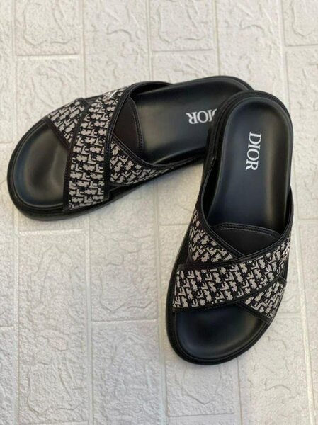 Sandales Dior élégantes