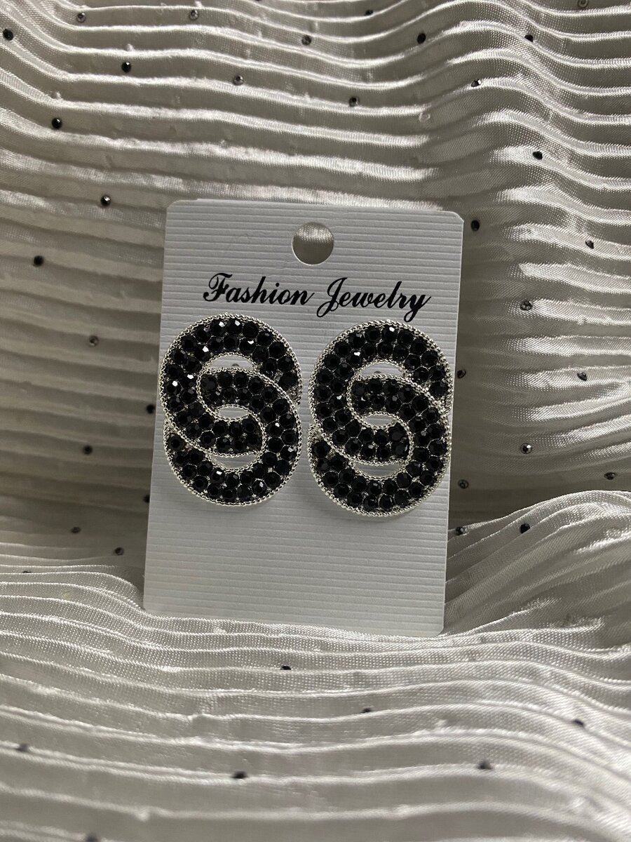 Luminous black earrings