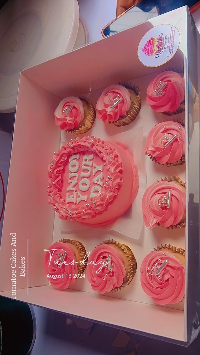 Bento with 8pcs Cupcakes