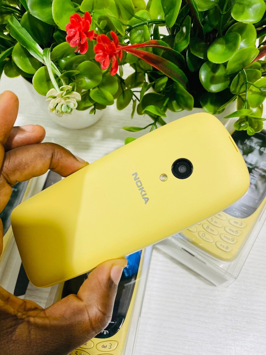 Nokia 6310. Yellow