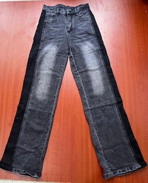 Jeans évasés tendance en jean