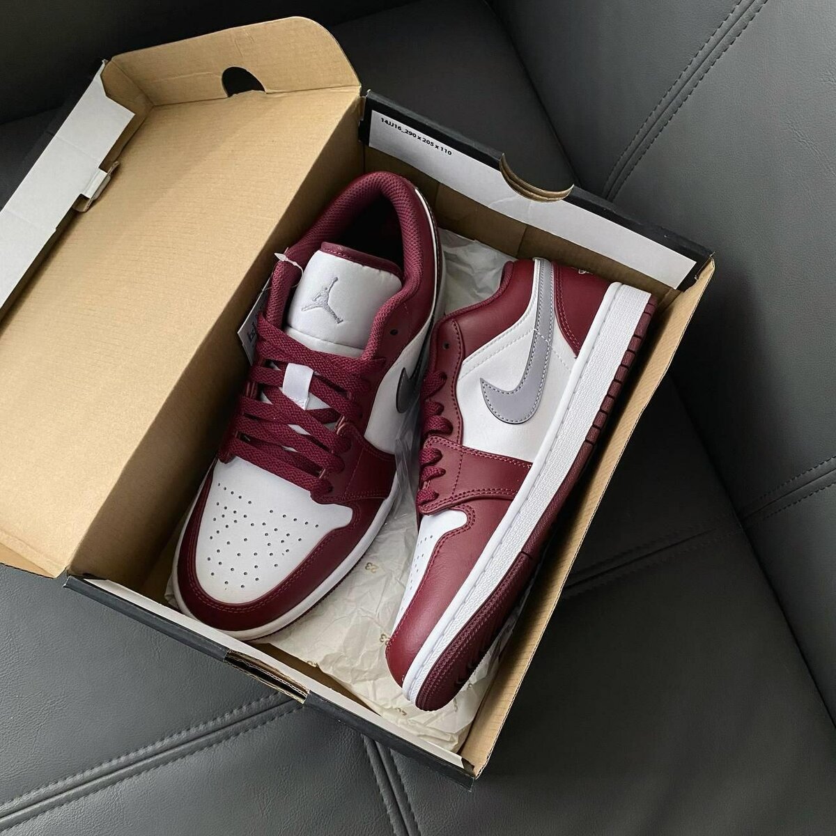 AIR JORDAN 1 LOW RED AND WHITE