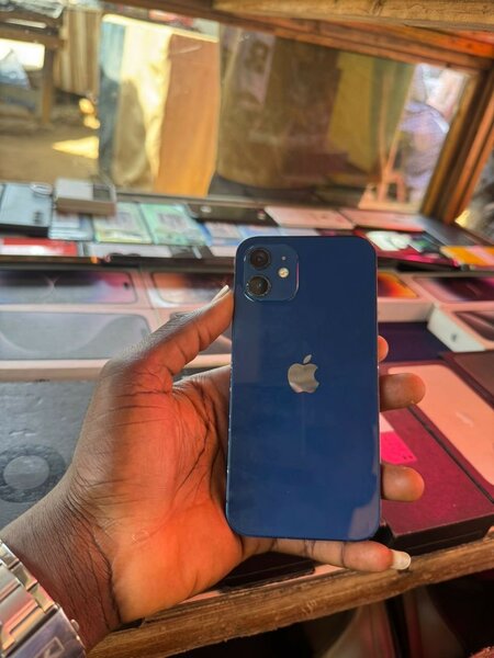 iPhone 12 64giga sans Face ID vendu en magasin
