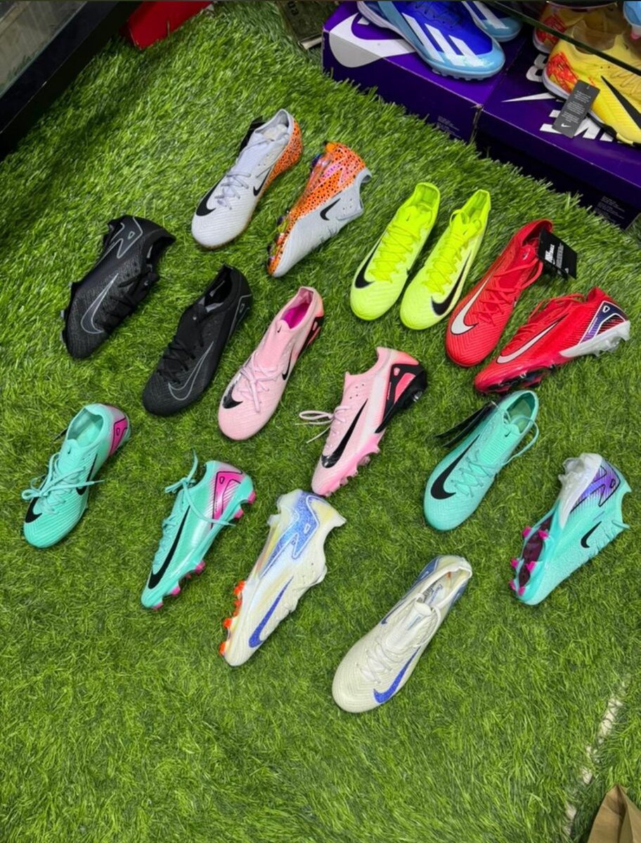 Crampons de football pro disponible ️