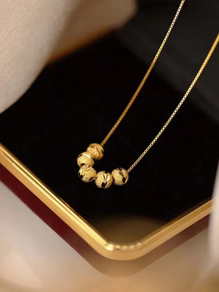 Collier doré élégant