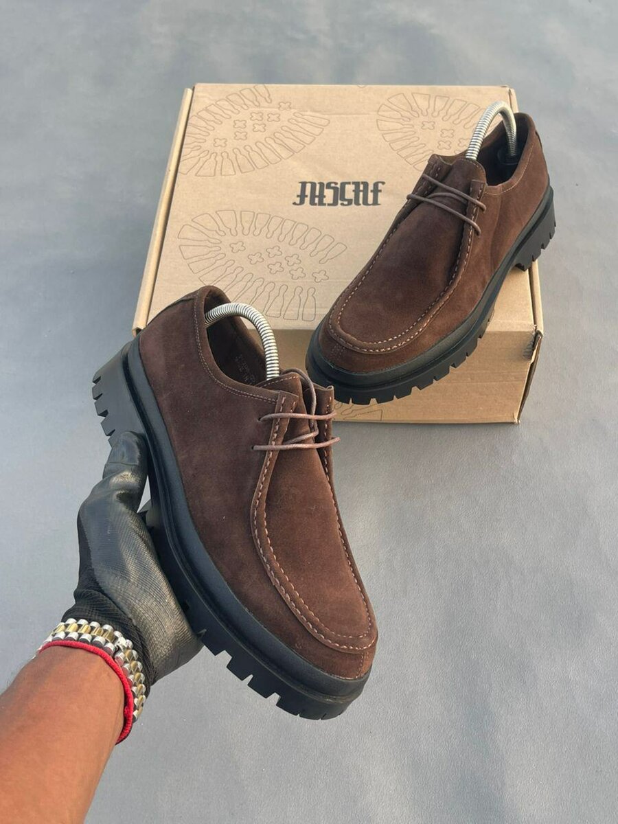 Chaussures en cuir marron