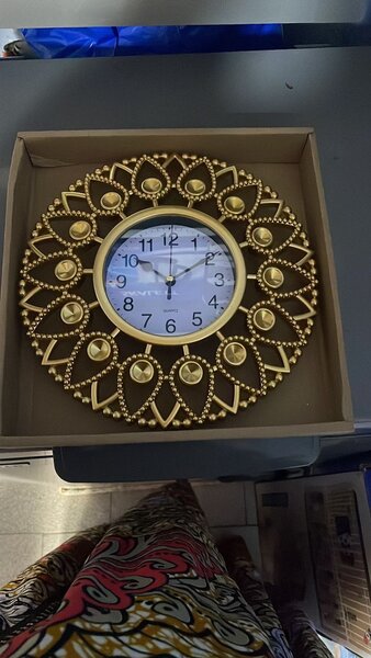 Horloge Murale Dorée Élégante