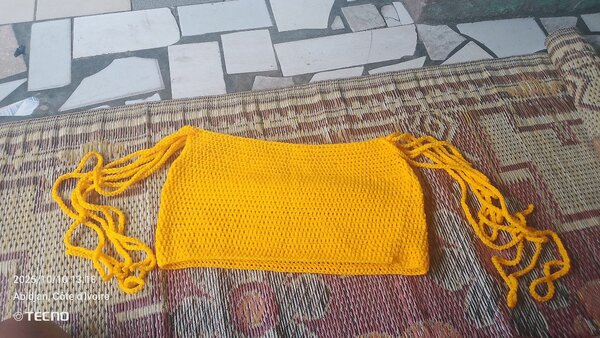 Top crochet jaune fait main
