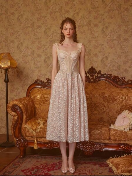 Кружевное нежное платье