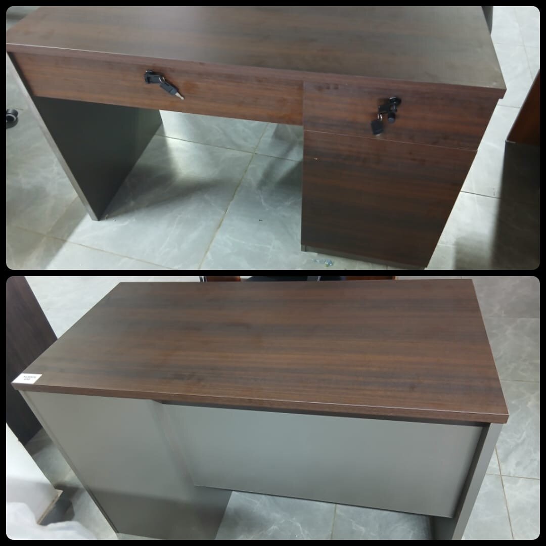 Bureau compact moderne en bois