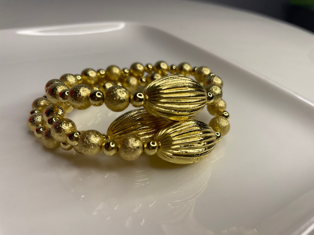 Bracelet perles dorées élégant