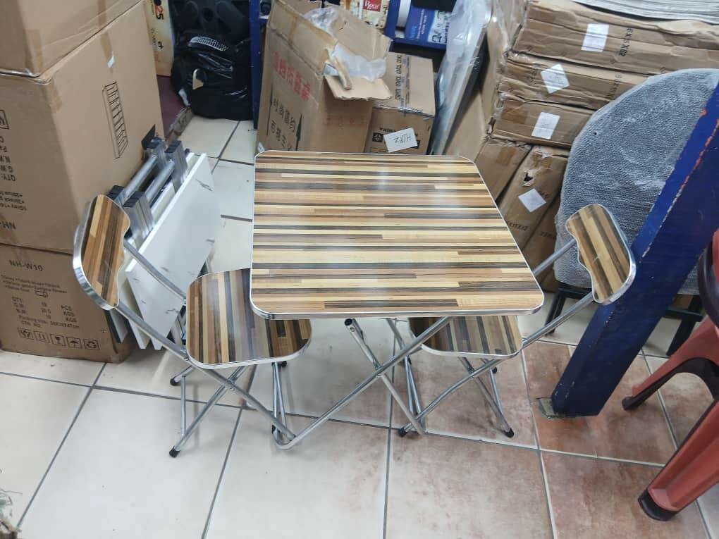 Table et chaises pliantes