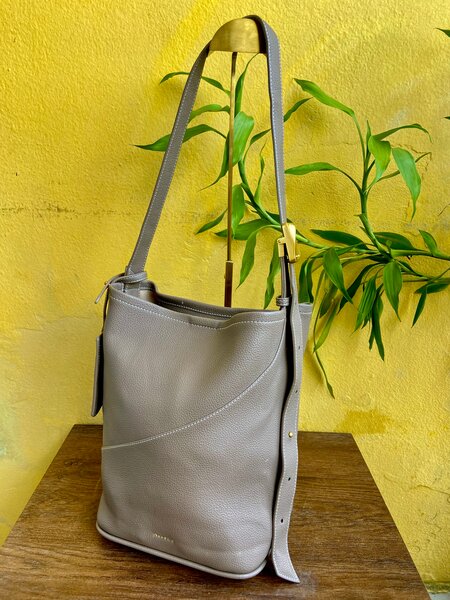 Sac à main en cuir beige