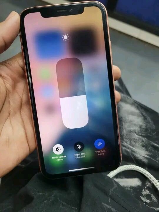 iPhone XR Corail 64 Go