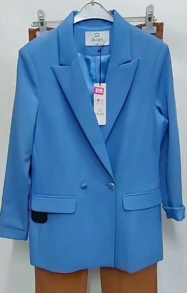 Жакет небесно-голубого цвета