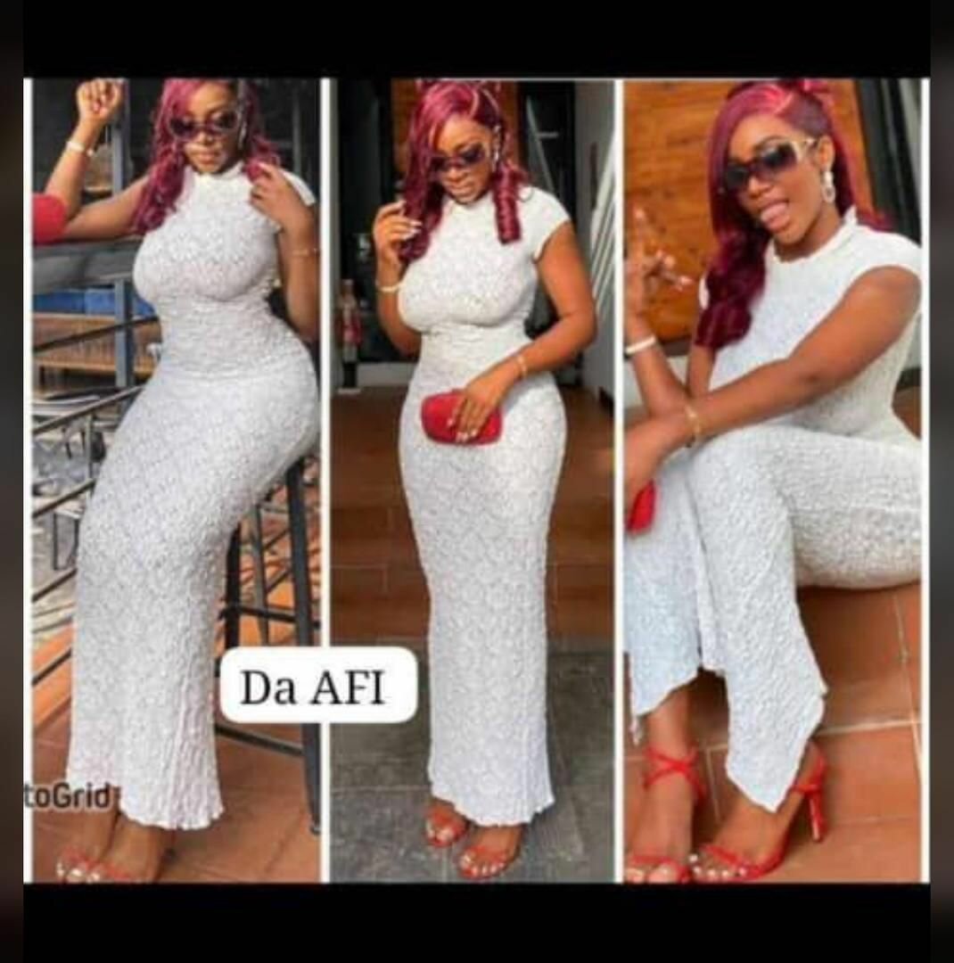 Robe élégante en dentelle blanche