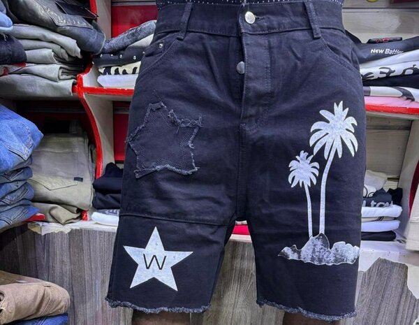 Shorts en jean noir imprimé